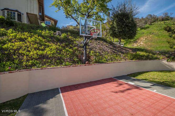 Westlake Village, CA 91361,1674 Hawksway Court