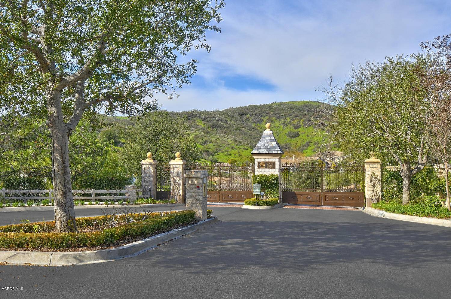 Westlake Village, CA 91361,1005 Cheshire Hills Court