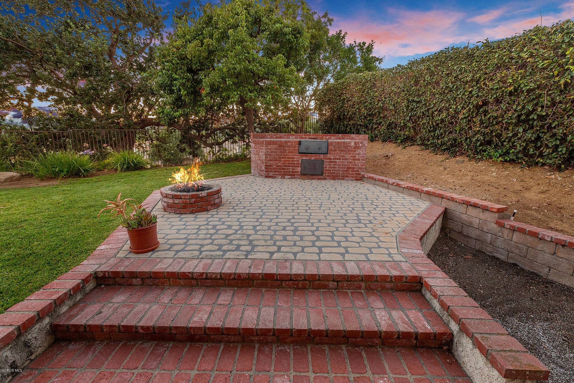 Agoura Hills, CA 91301,5521 Adelina Court