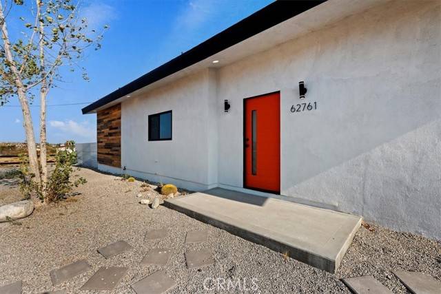 Joshua Tree, CA 92252,62761 La Crescenta Drive