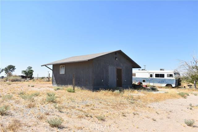 Hinkley, CA 92347,21818 Pioneer Road