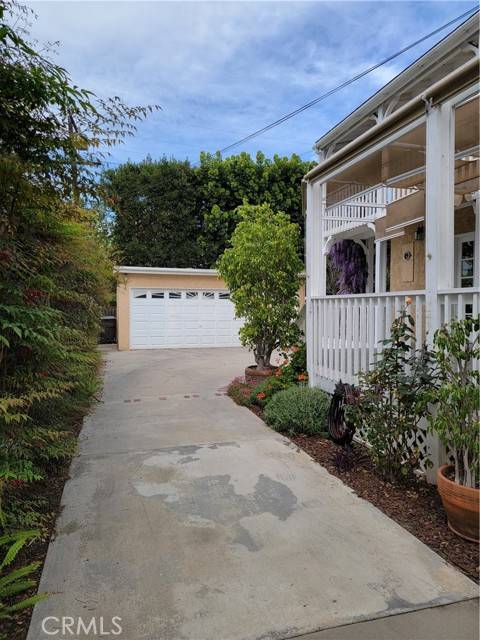 Long Beach, CA 90814,329 Redondo Avenue