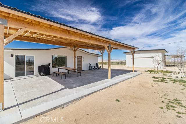 Landers, CA 92285,60370 Vivian Lane