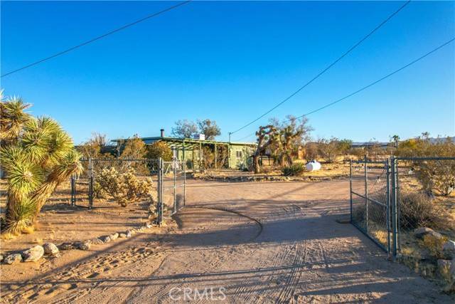 Joshua Tree, CA 92252,62205 Jericho Way