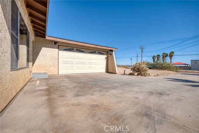 Joshua Tree, CA 92252,6010 Sunburst Street