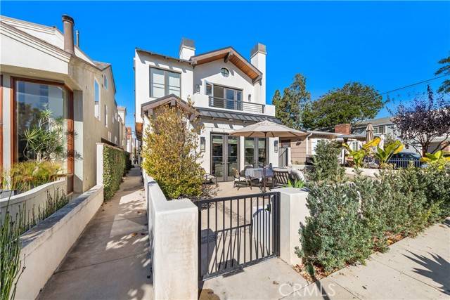 Corona Del Mar, CA 92625,519 Larkspur Avenue