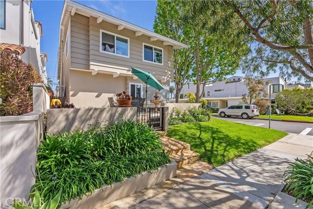 Corona Del Mar, CA 92625,500 Larkspur Avenue