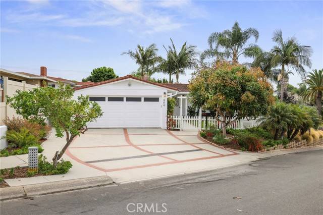 Corona Del Mar, CA 92625,404 Serra Drive