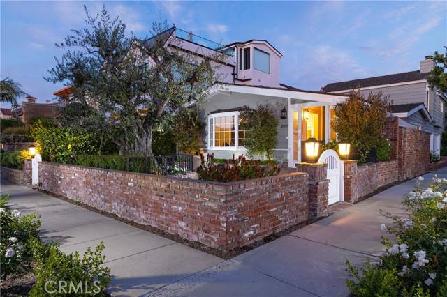 Corona Del Mar, CA 92625,300 Heliotrope Avenue