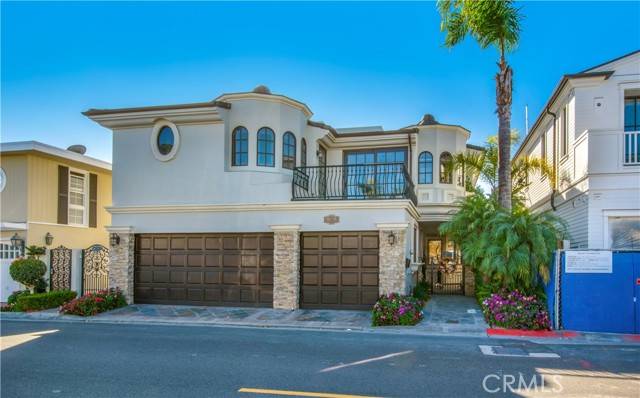 Newport Beach, CA 92663,323 Via Lido Soud