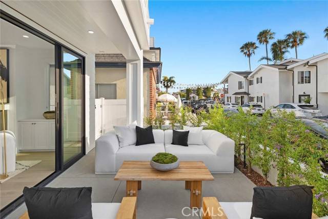 Newport Beach, CA 92662,208 Collins Avenue