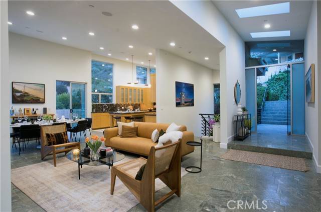 Laguna Beach, CA 92651,533 Temple Hills Drive