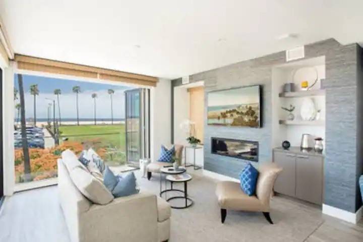 Newport Beach, CA 92661,926 East Oceanfront