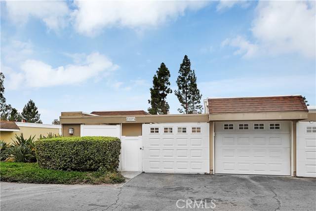 Laguna Hills, CA 92653,23375 Caminito Telmo