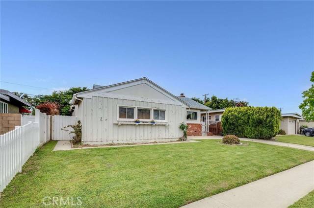 Long Beach, CA 90808,3271 Senasac Avenue