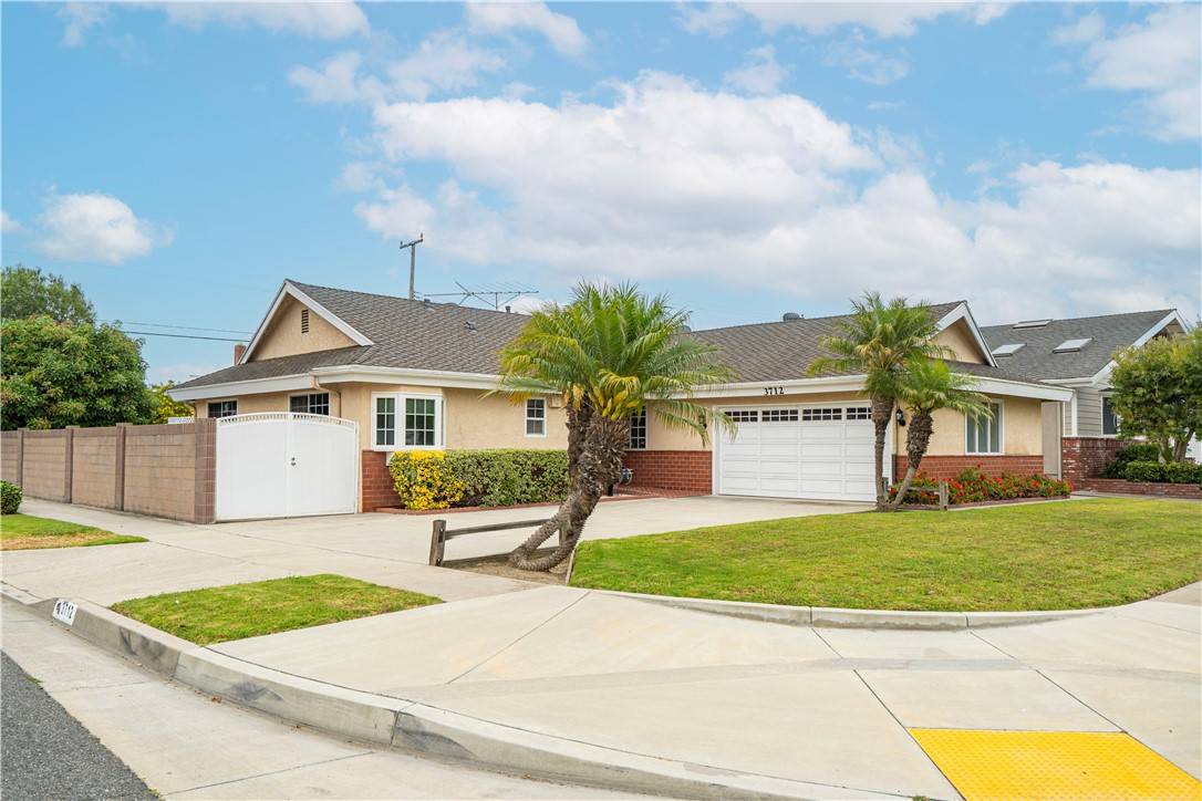 Los Alamitos, CA 90720,3712 Rossmoor Way