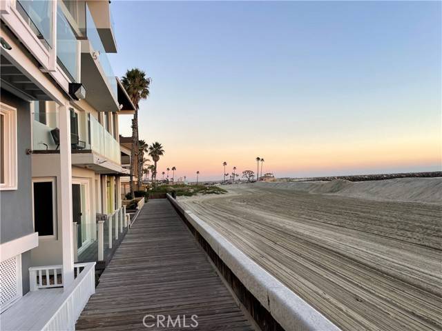 Long Beach, CA 90803,6807 East Seaside Walk