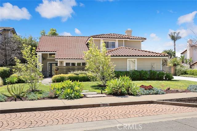 Claremont, CA 91711,312 East Dunbarton Place