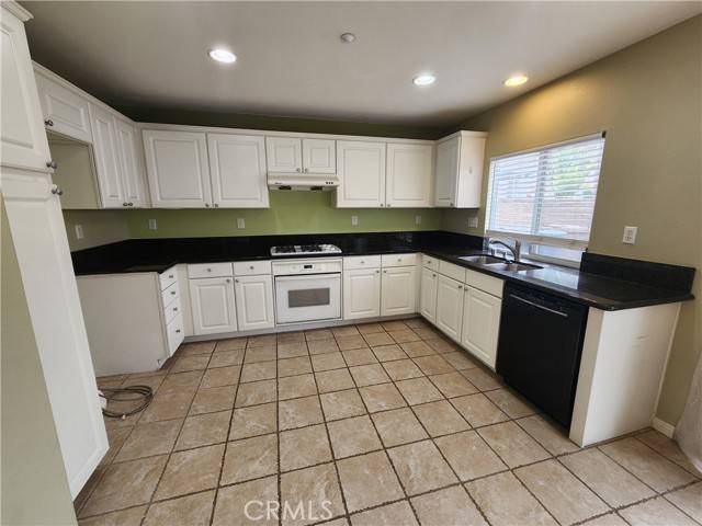 Brea, CA 92823,475 Heron Place