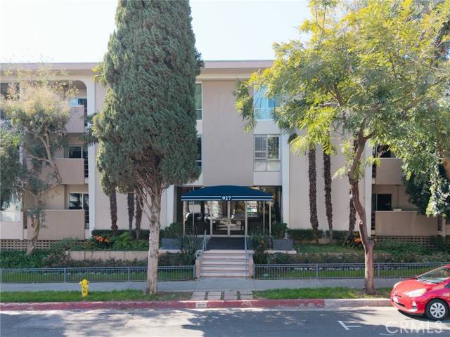 West Hollywood, CA 90069,927 North Kings Road