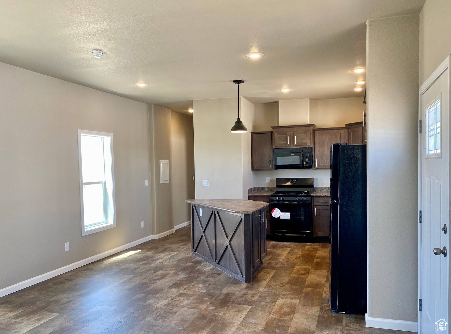 Hinckley, UT 84635,69 S 550 W