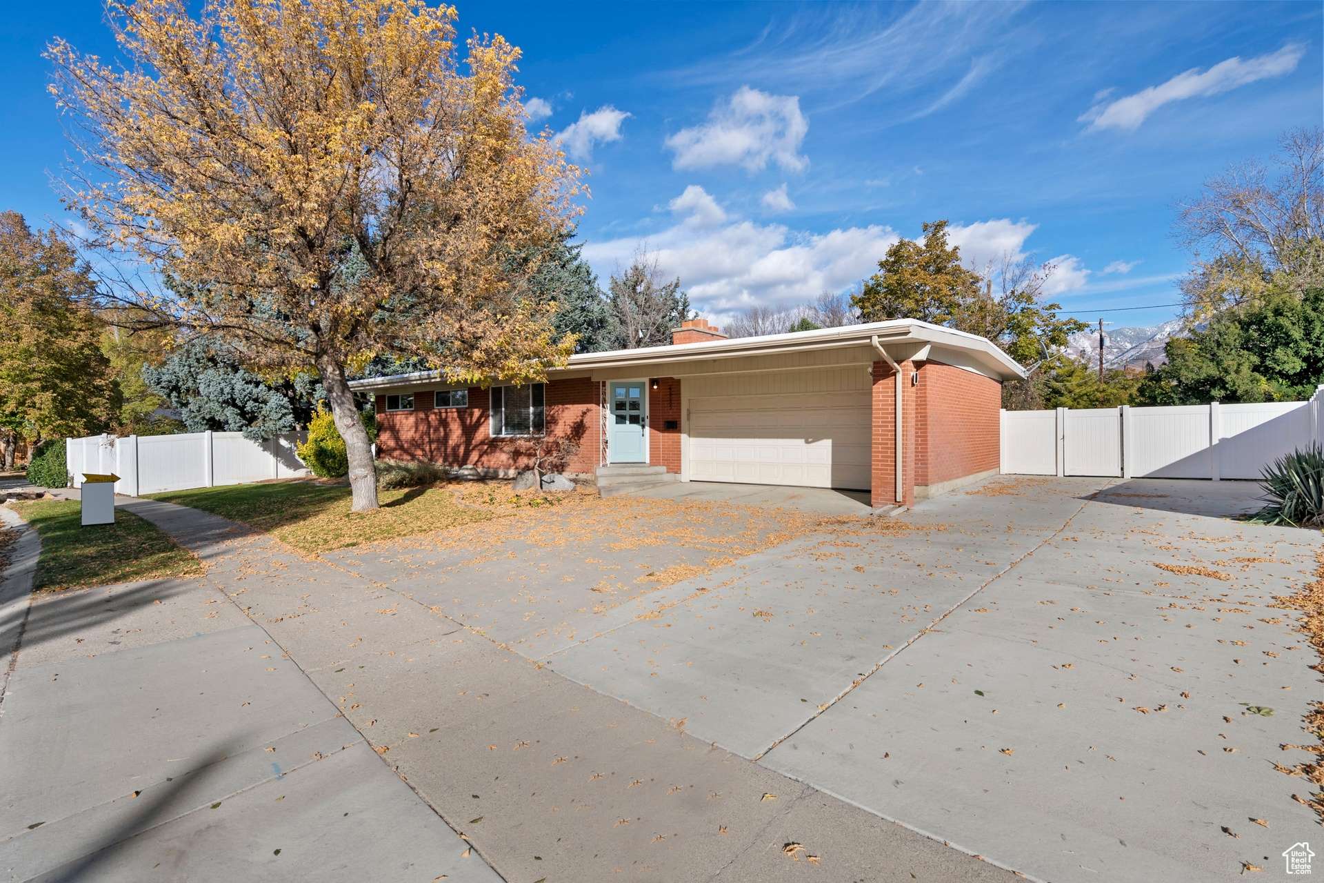 Holladay, UT 84117,4955 S 1645 E