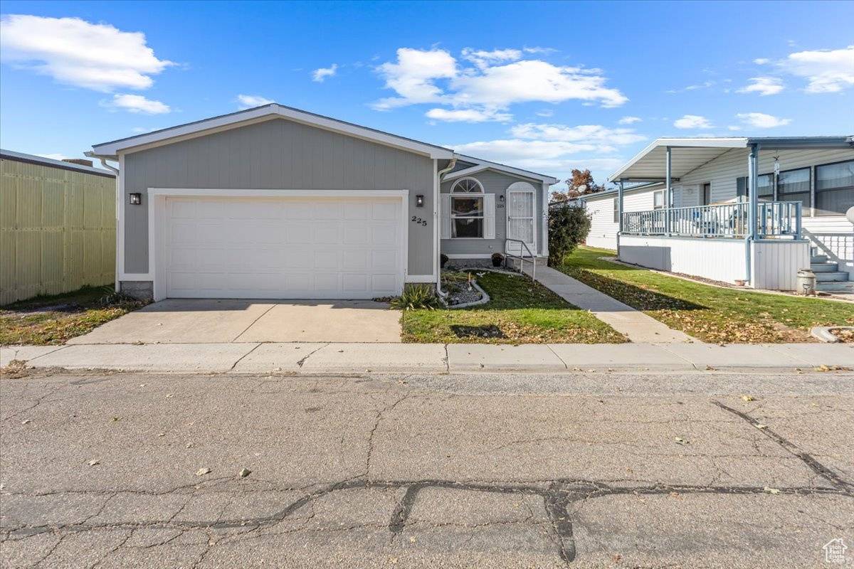 Farr West, UT 84404,1111 N 2000 W #225