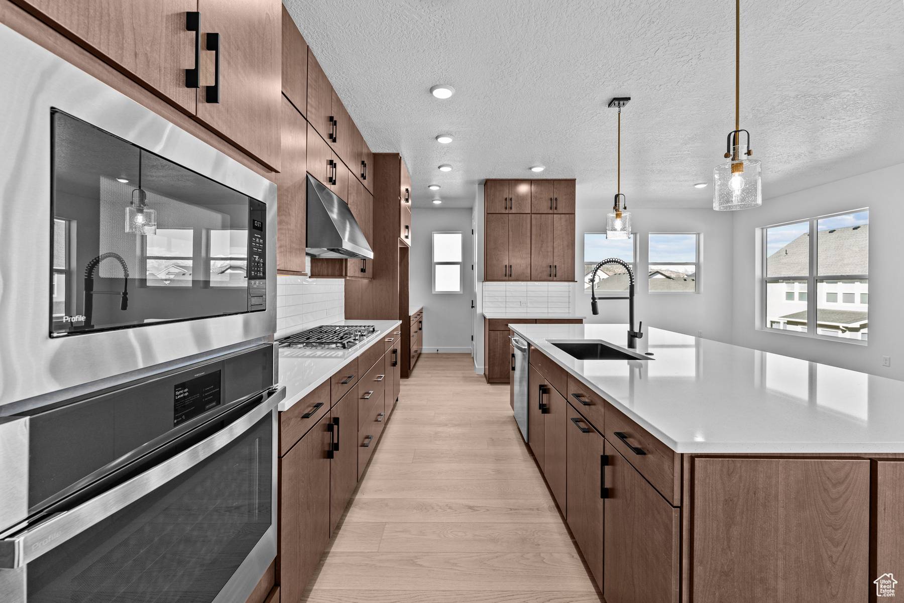 Saratoga Springs, UT 84045,1014 W HACKBERRY ST