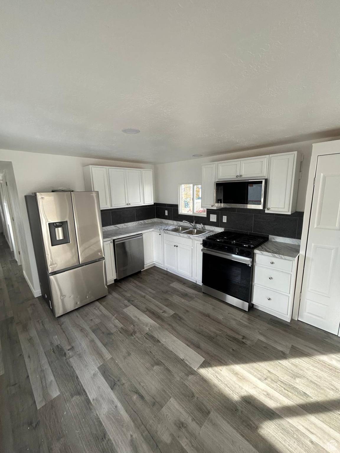 Woods Cross, UT 84087,680 W 500 S #17