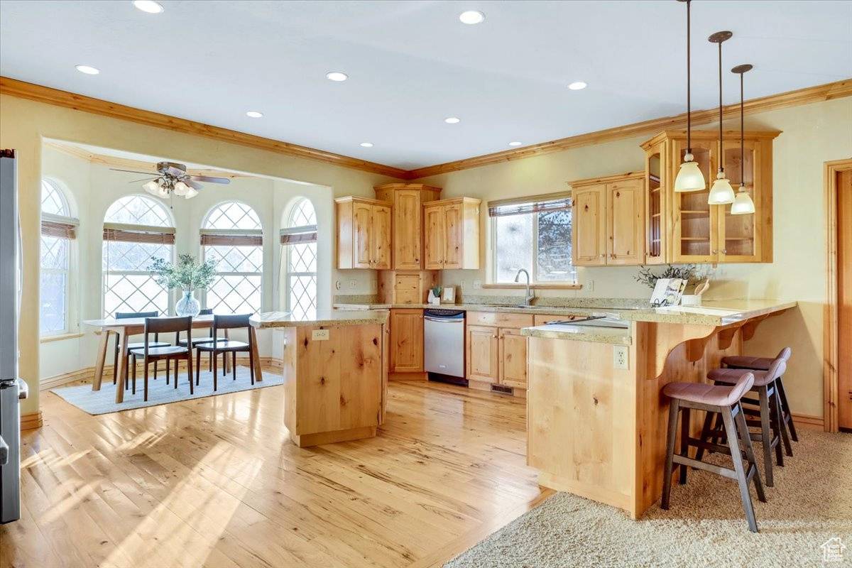 River Heights, UT 84321,863 STONE CREEK DR