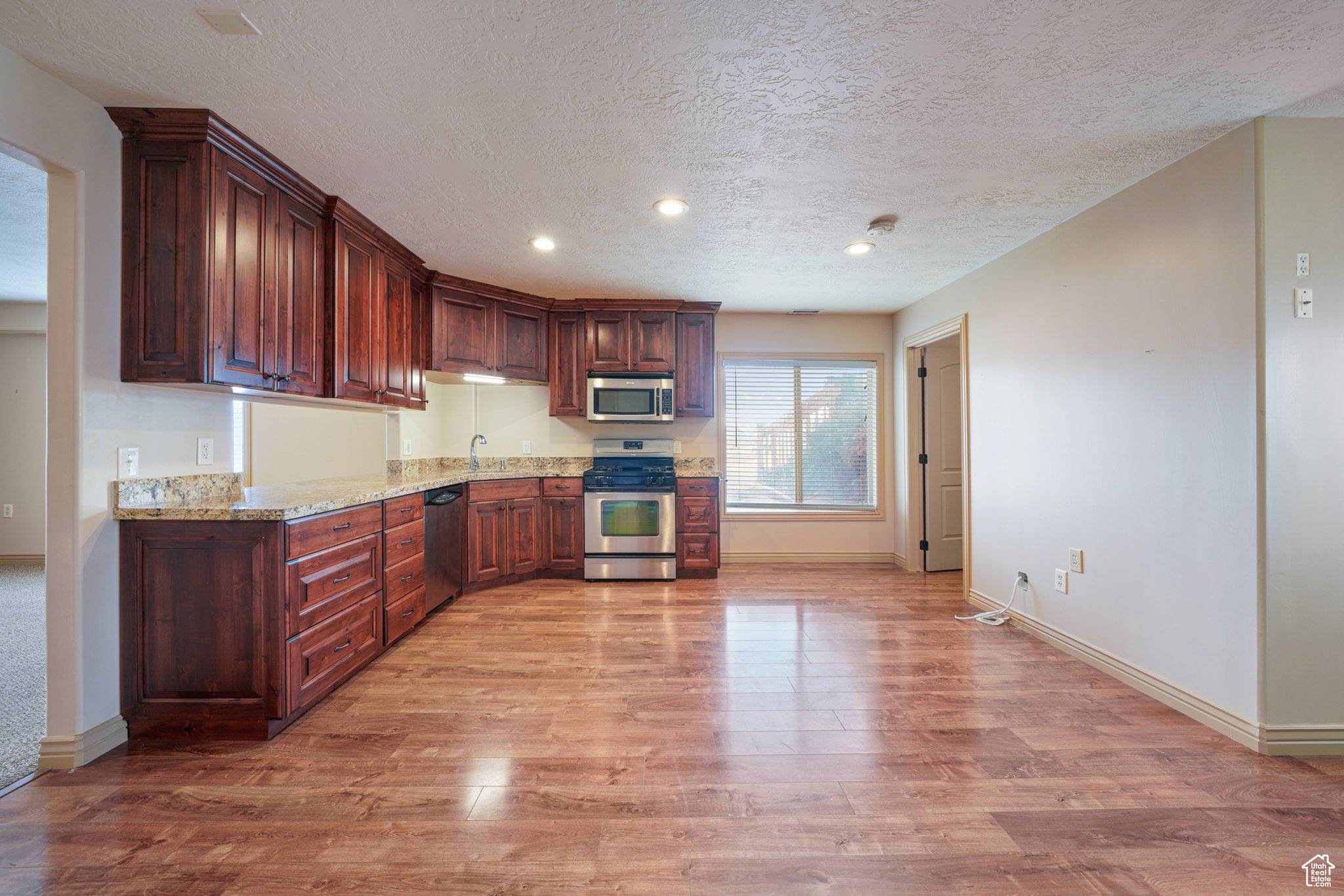 Saratoga Springs, UT 84045,972 W RED FOX LN N