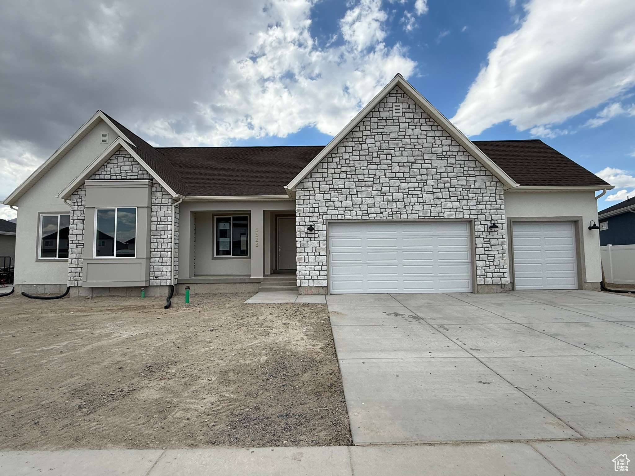Eagle Mountain, UT 84005,5523 N HONEY SUCKLE WAY