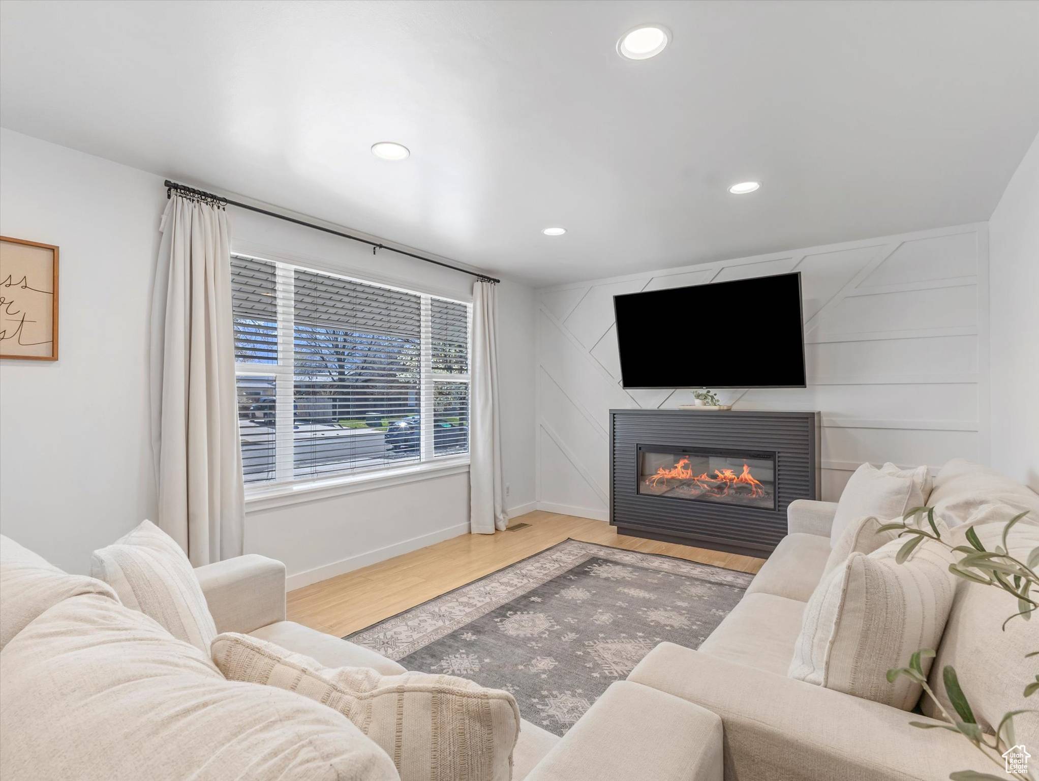 Sandy, UT 84070,9910 S DARIN DR E