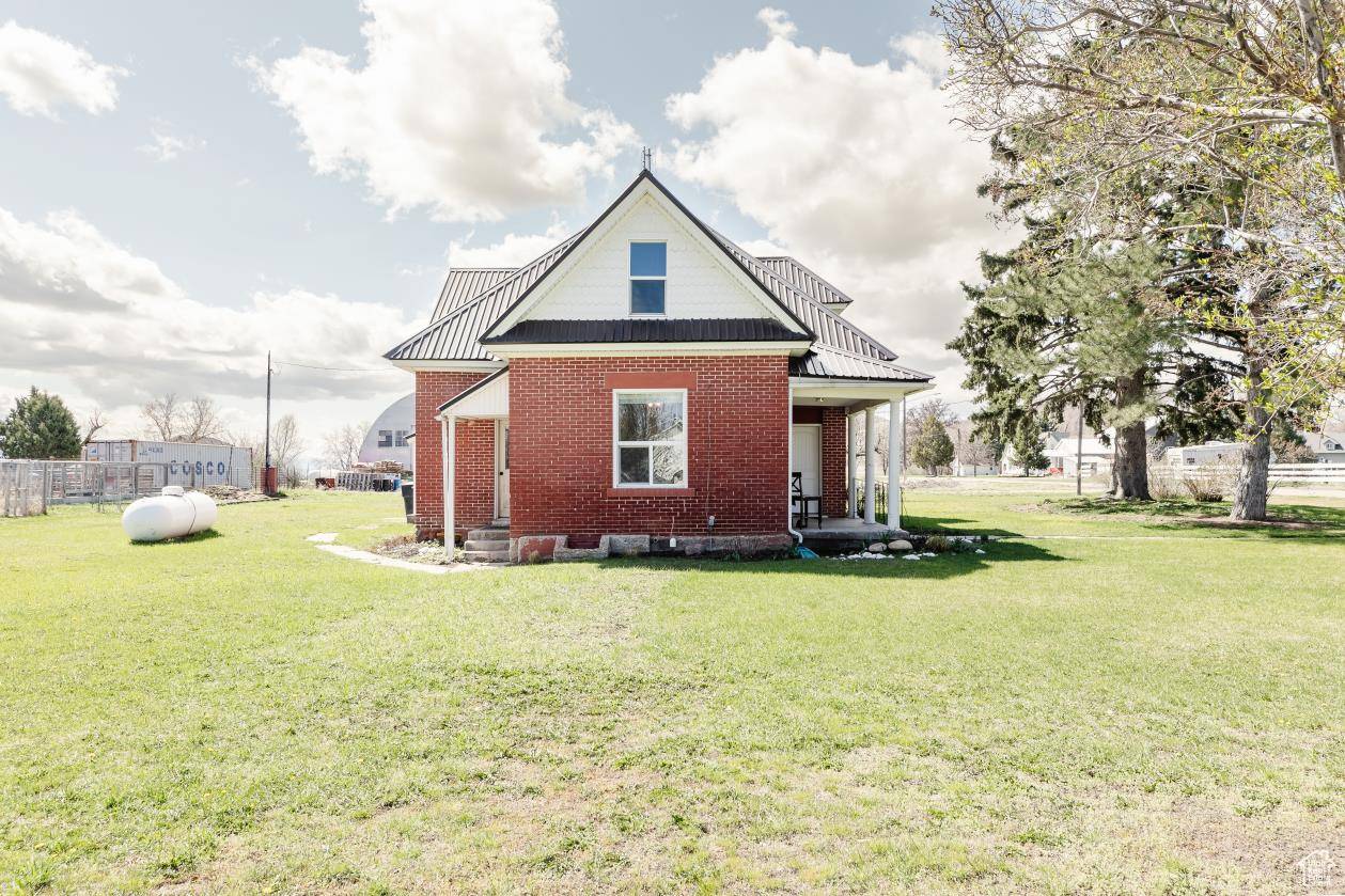 Weston, ID 83286,112 S 1ST E E