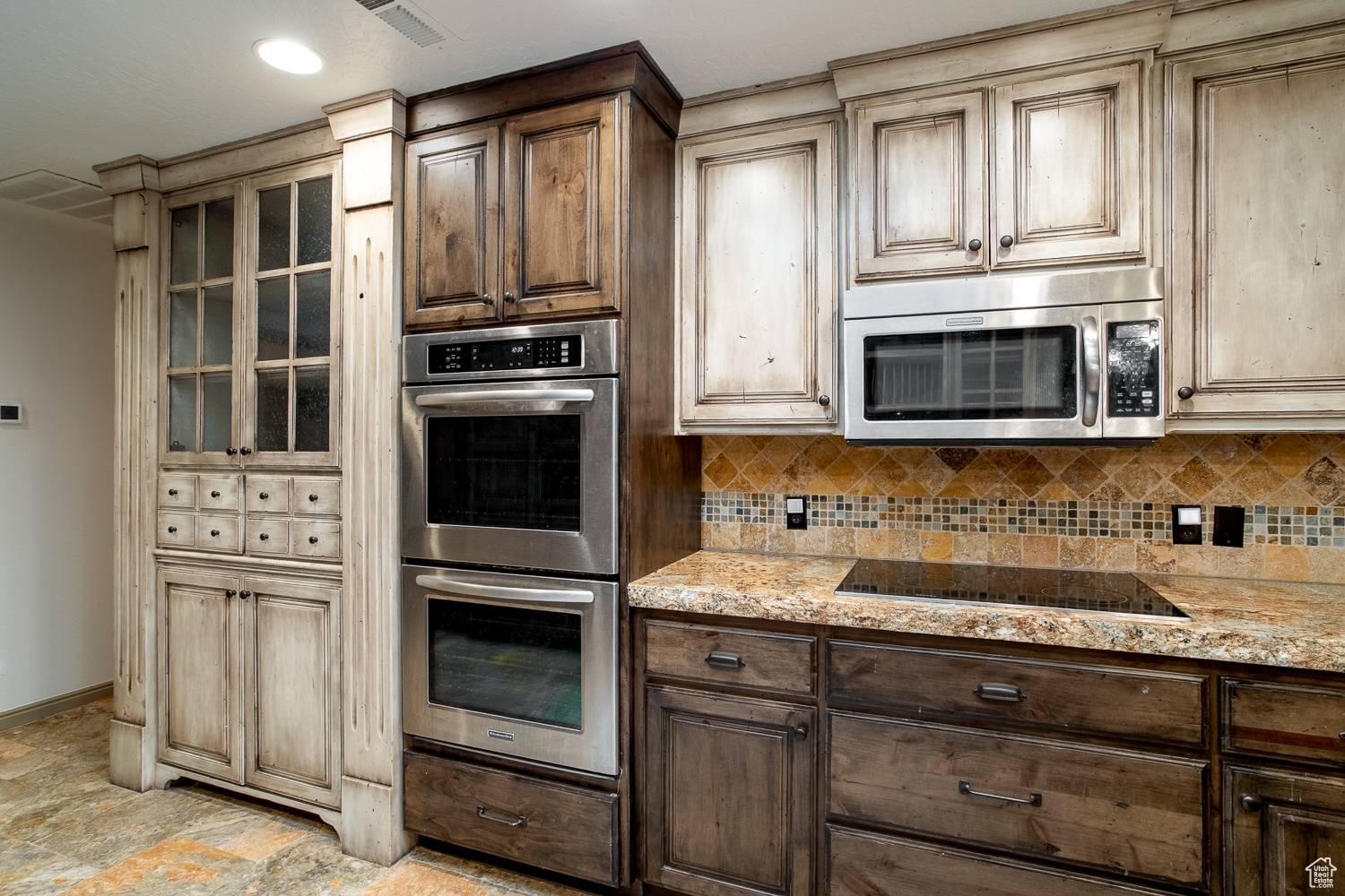 St. George, UT 84770,592 RIDGE RIM WAY