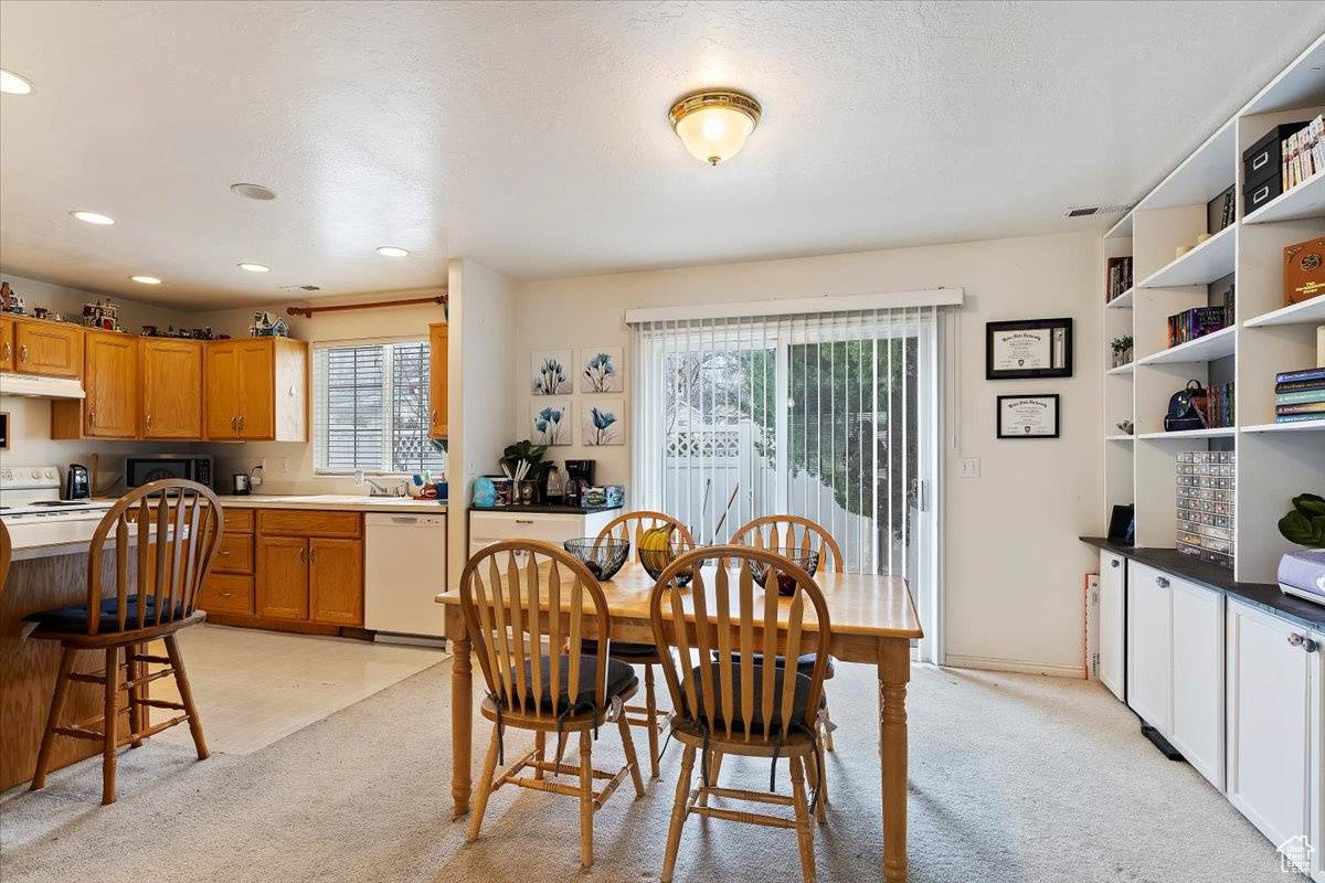 Ogden, UT 84404,1031 E SARA LN