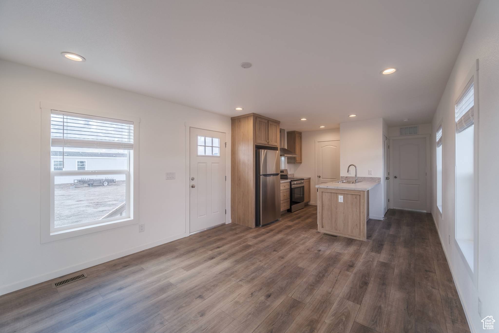 Levan, UT 84639,220 W 100 N