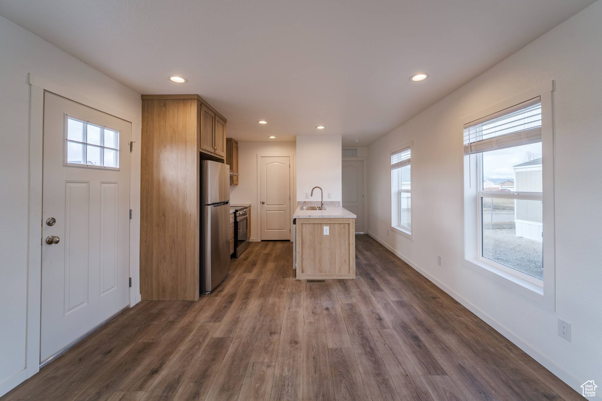 Levan, UT 84639,220 W 100 N #6