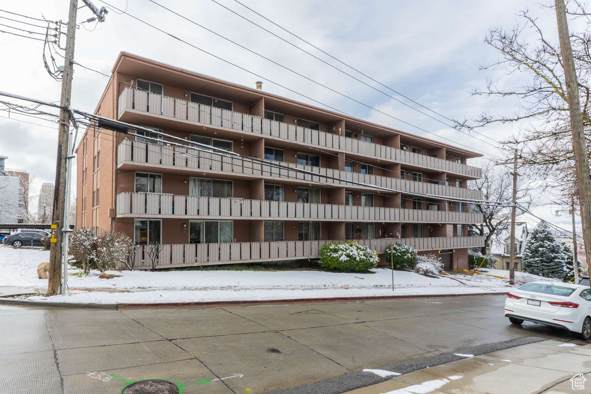 Salt Lake City, UT 84103,87 W 300 N #403