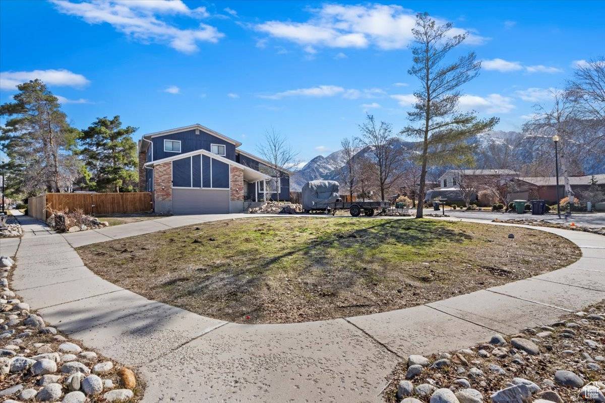 Sandy, UT 84092,2067 E GYRFALCON LN