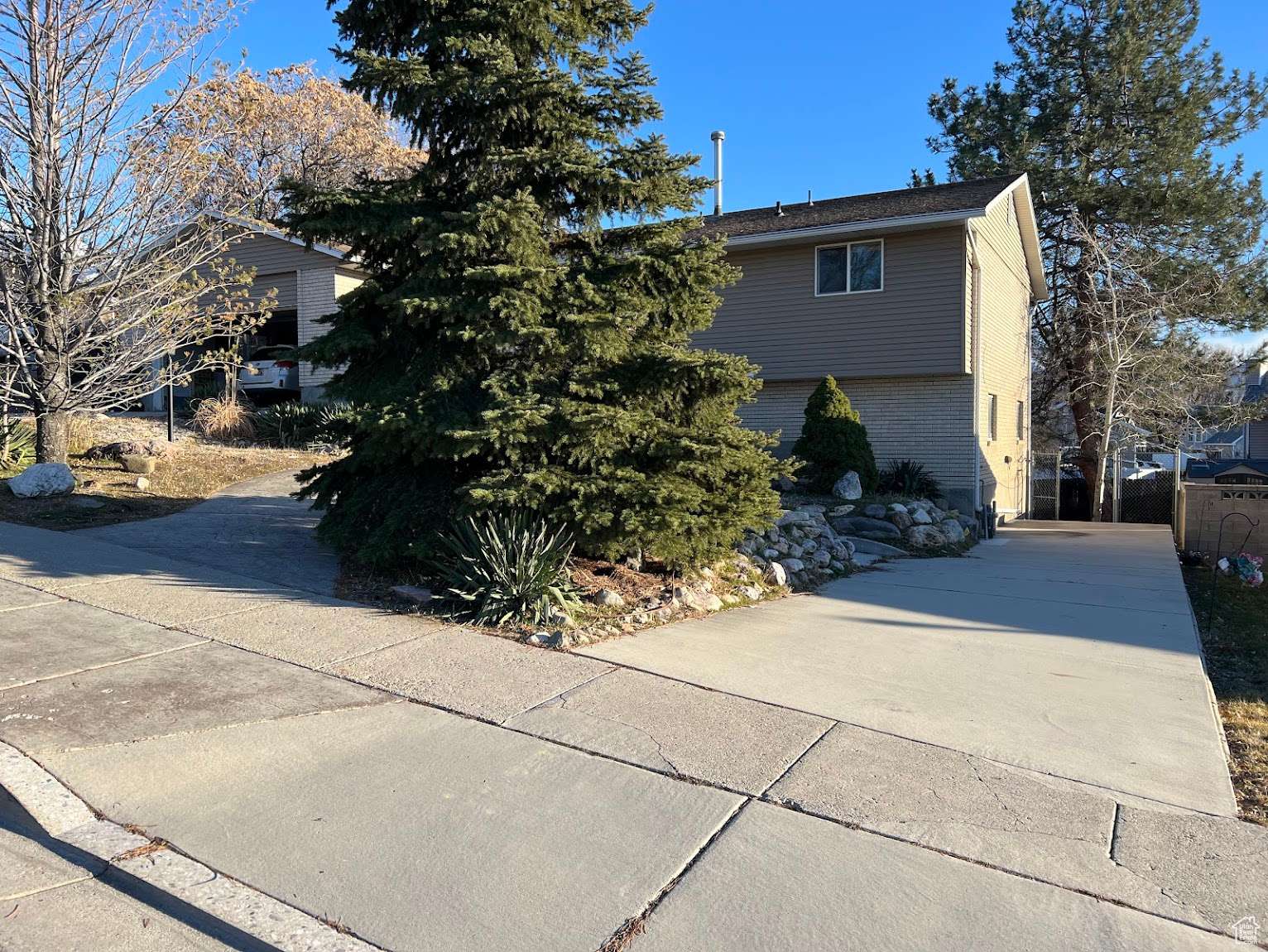 Sandy, UT 84094,916 E SUNBURN LN