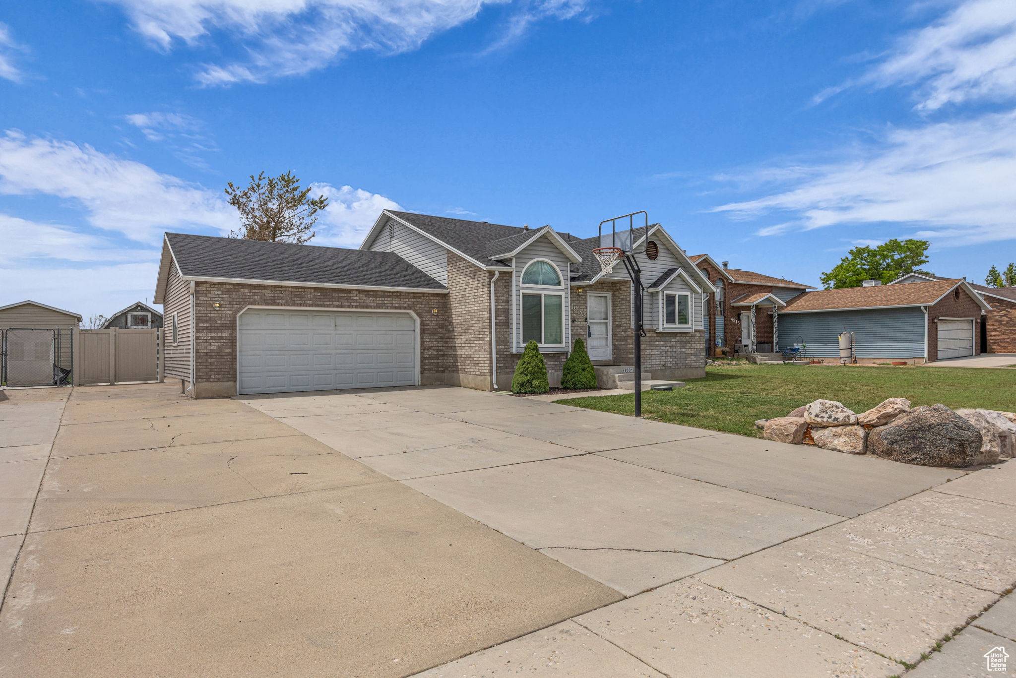 Roy, UT 84067,4933 S 3900 W