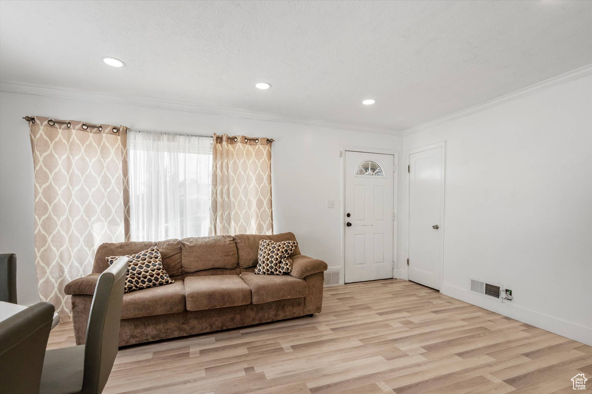 Roy, UT 84067,5482 S 2200 W