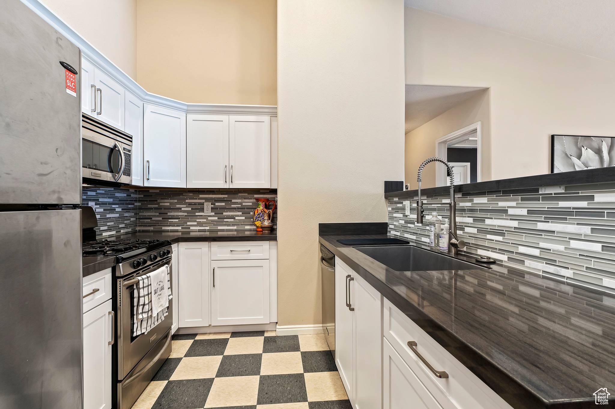 Salt Lake City, UT 84103,325 W 700 N #9