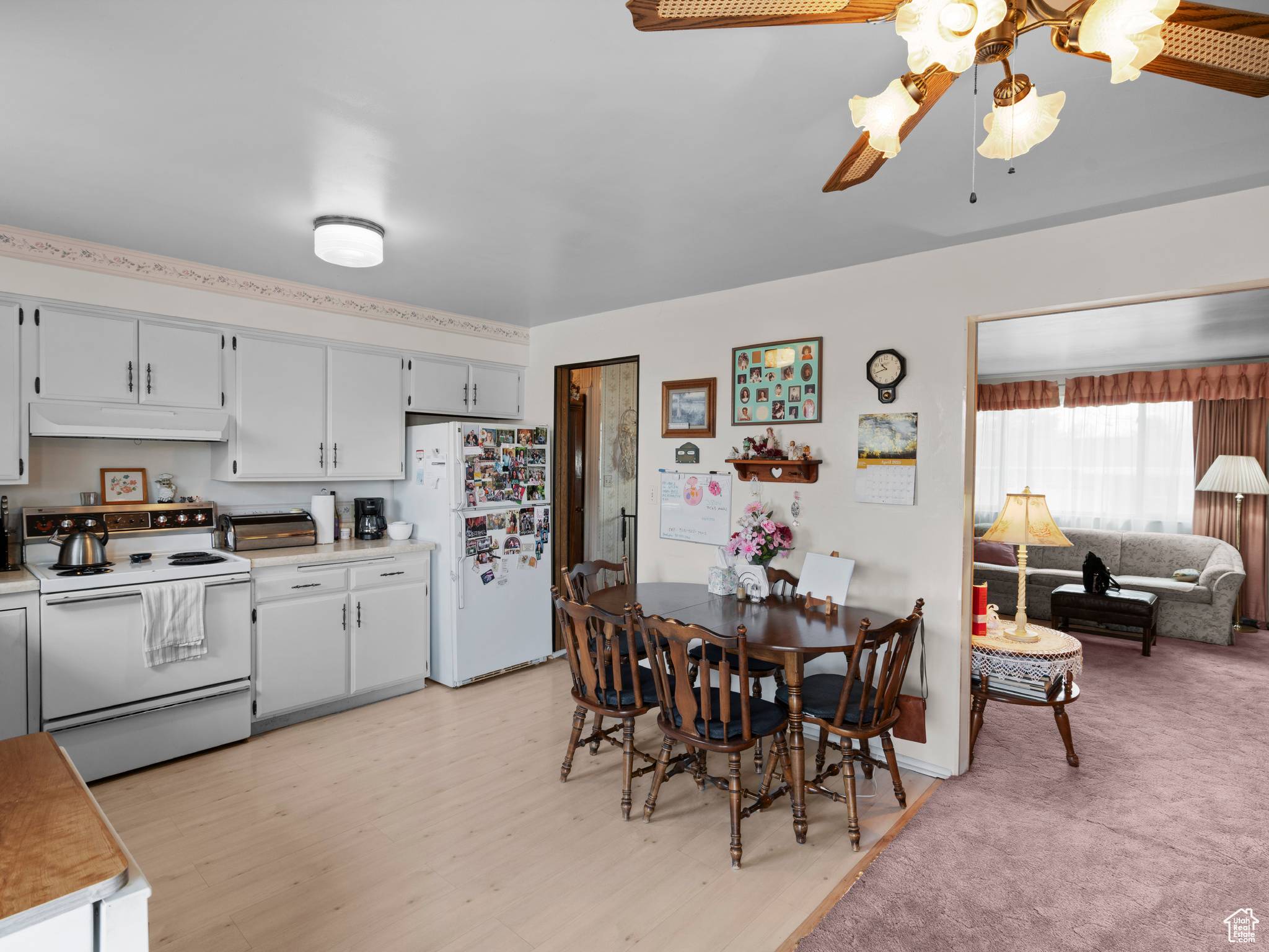 Sandy, UT 84070,425 E MOUNTAIN VIEW DR