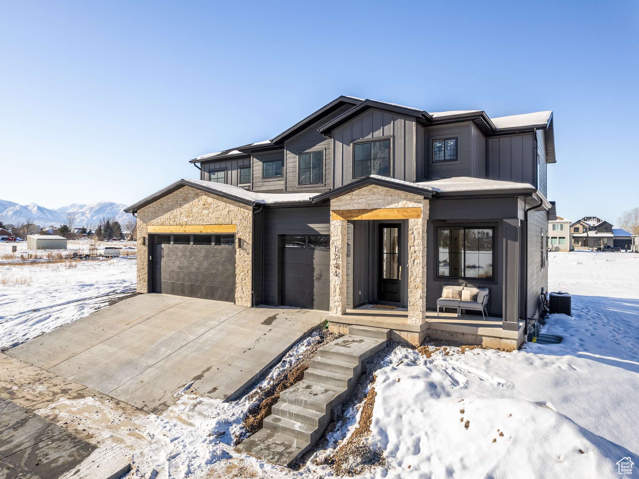 Draper, UT 84020,1523 E DEER DR