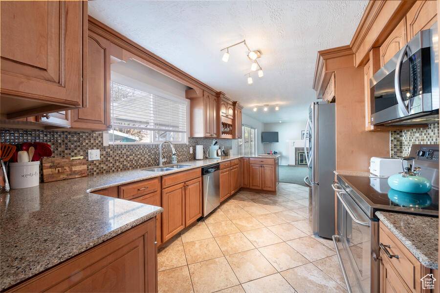 Murray, UT 84121,1365 E VINTRY LN