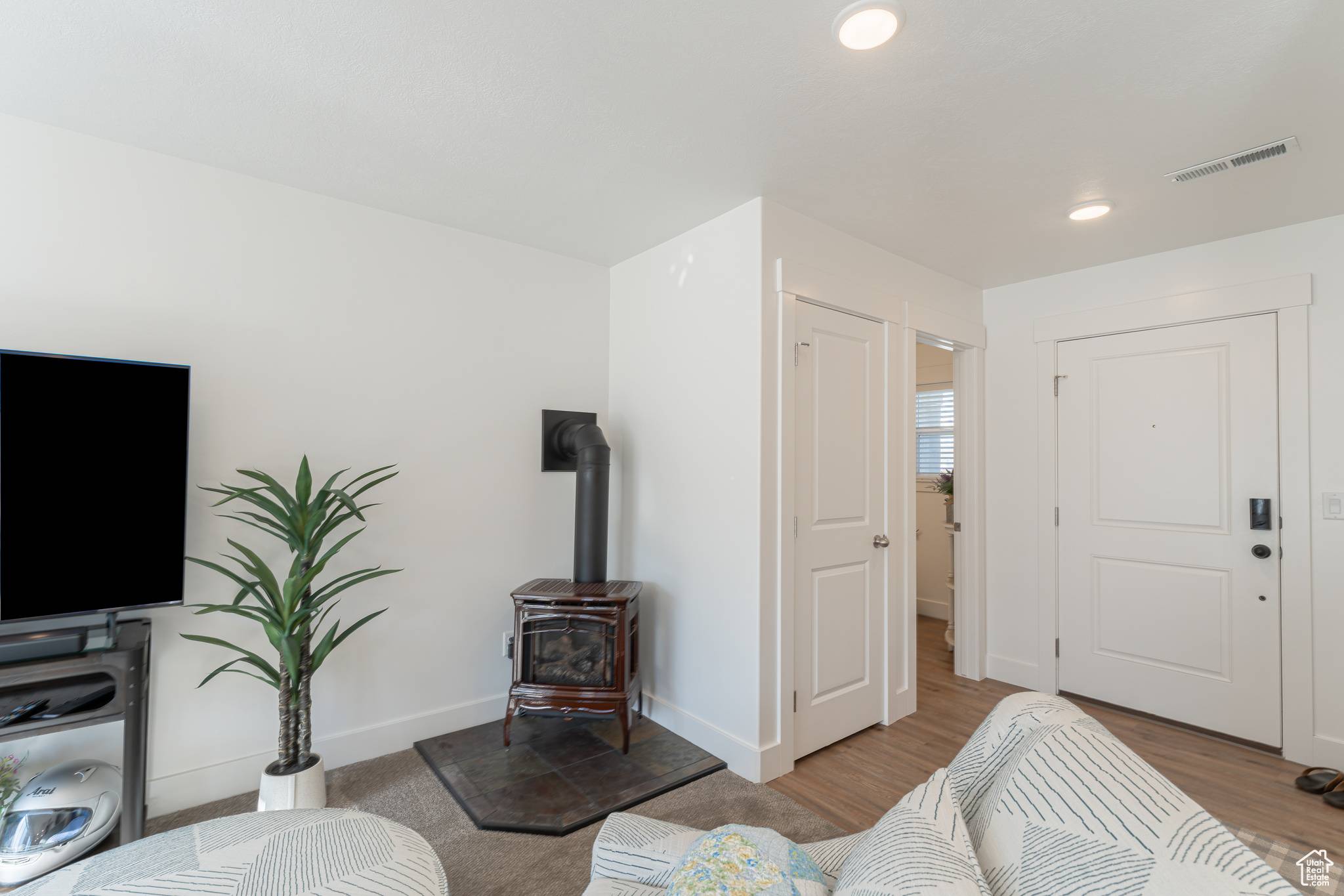 Nibley, UT 84321,3048 S 400 W
