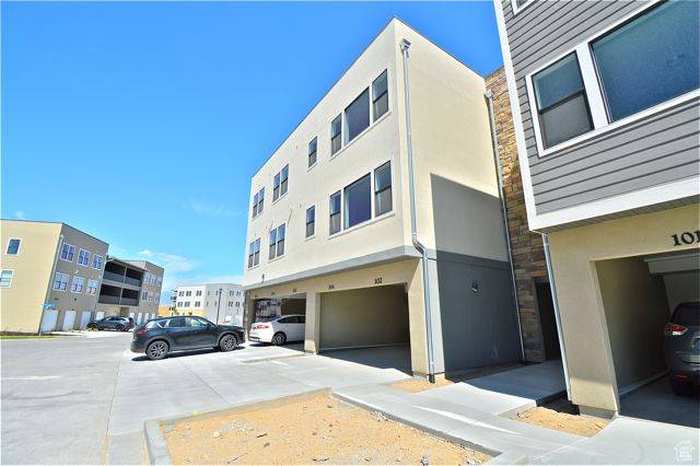 Midvale, UT 84047,8373 S IRIS LUMI LN LN W #201