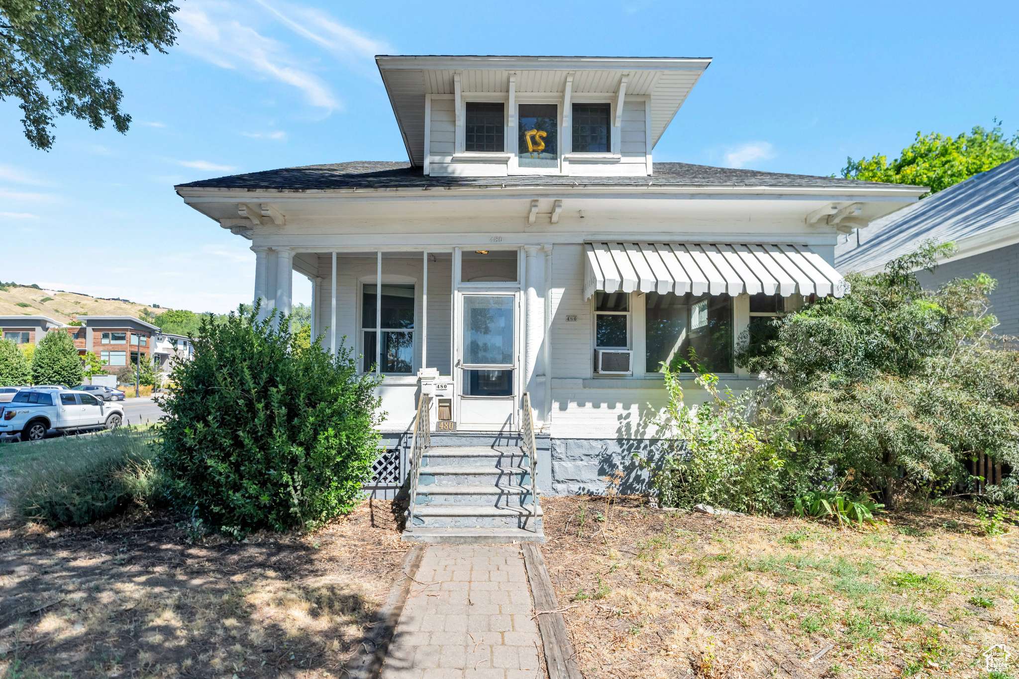 Salt Lake City, UT 84103,480 N 300 W